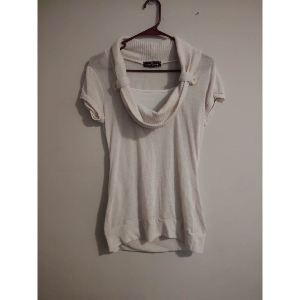 Almost Famous Women's Cream Sweater Blouse Light Weight Size‎ L